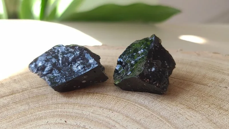 đá obsidian